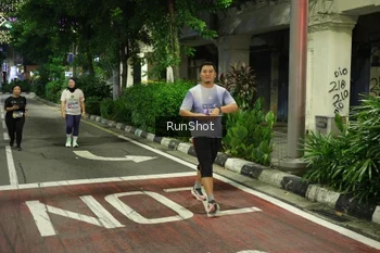 Runner Photo 4234771