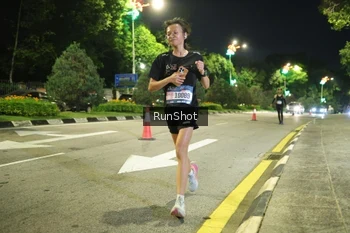 Runner Photo 4235624