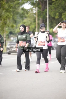 Runner Photo 4236485