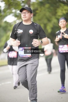 Runner Photo 4240211