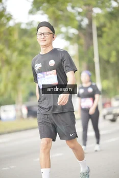 Runner Photo 4240384