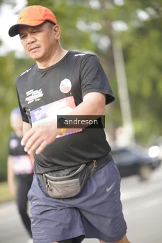 Runner Photo 4240444