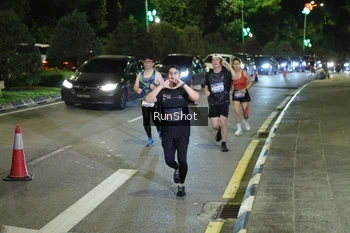 Runner Photo 4240710