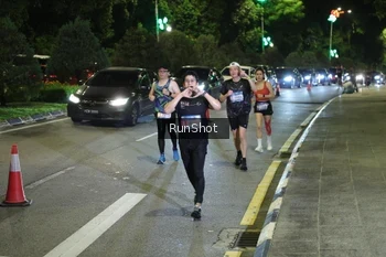 Runner Photo 4240711
