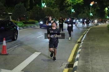 Runner Photo 4240758