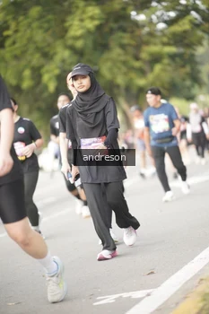 Runner Photo 4240763