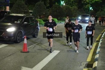 Runner Photo 4240819