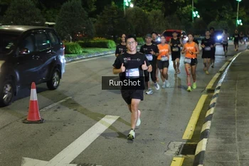 Runner Photo 4240899