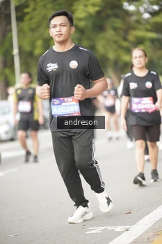 Runner Photo 4241201
