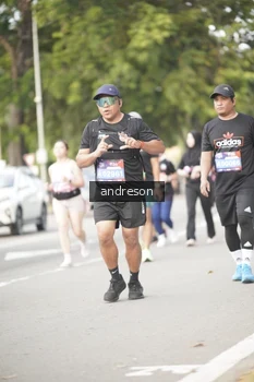 Runner Photo 4241775