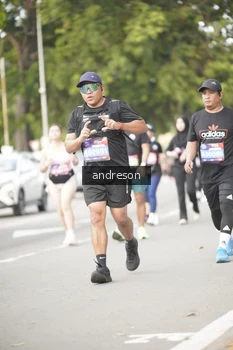 Runner Photo 4241779
