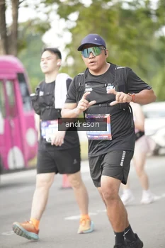 Runner Photo 4241806
