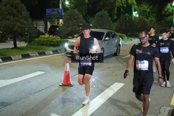 Runner Photo 4241873