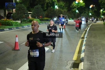 Runner Photo 4241915