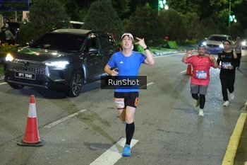 Runner Photo 4241946