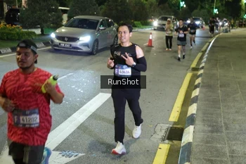 Runner Photo 4241953