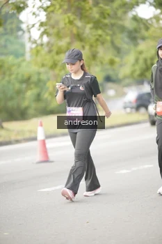 Runner Photo 4242075