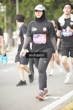 Runner Photo 4243024