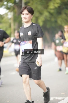 Runner Photo 4243059