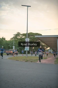 Runner Photo 4243968