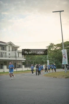 Runner Photo 4244035