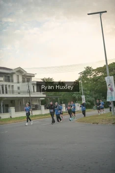 Runner Photo 4244038