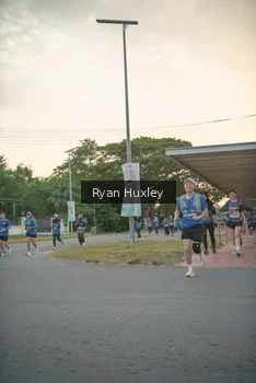 Runner Photo 4244114