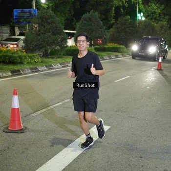 Runner Photo 4244200