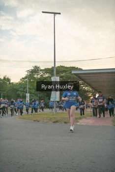 Runner Photo 4244594