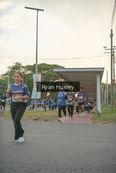 Runner Photo 4244654