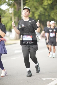Runner Photo 4245035