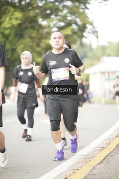 Runner Photo 4245073
