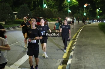 Runner Photo 4245354
