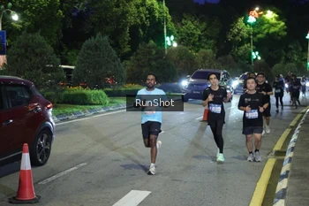 Runner Photo 4245463