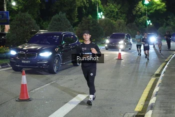 Runner Photo 4245546