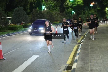 Runner Photo 4245605