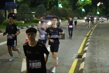 Runner Photo 4245661