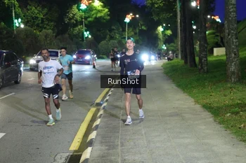 Runner Photo 4245747