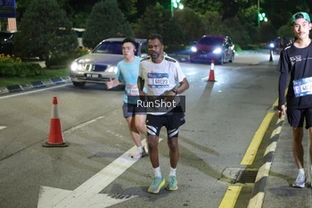 Runner Photo 4245748