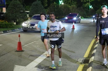 Runner Photo 4245752
