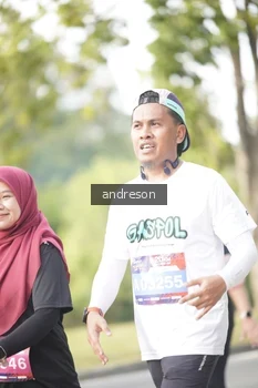 Runner Photo 4245816