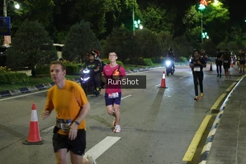 Runner Photo 4246015