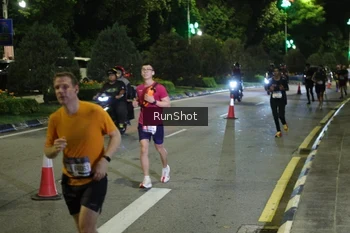 Runner Photo 4246025
