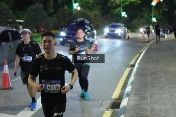 Runner Photo 4246035
