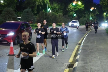 Runner Photo 4246116