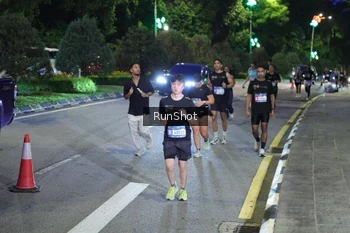 Runner Photo 4246154