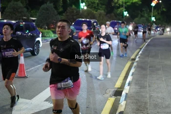 Runner Photo 4246372