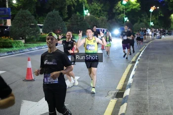 Runner Photo 4246517