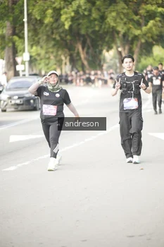 Runner Photo 4246575