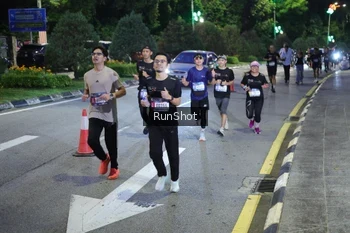 Runner Photo 4246624